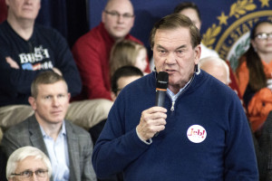 Former secretary Tom Ridge discusses the Bush family. Photo by Anna Sortino. 